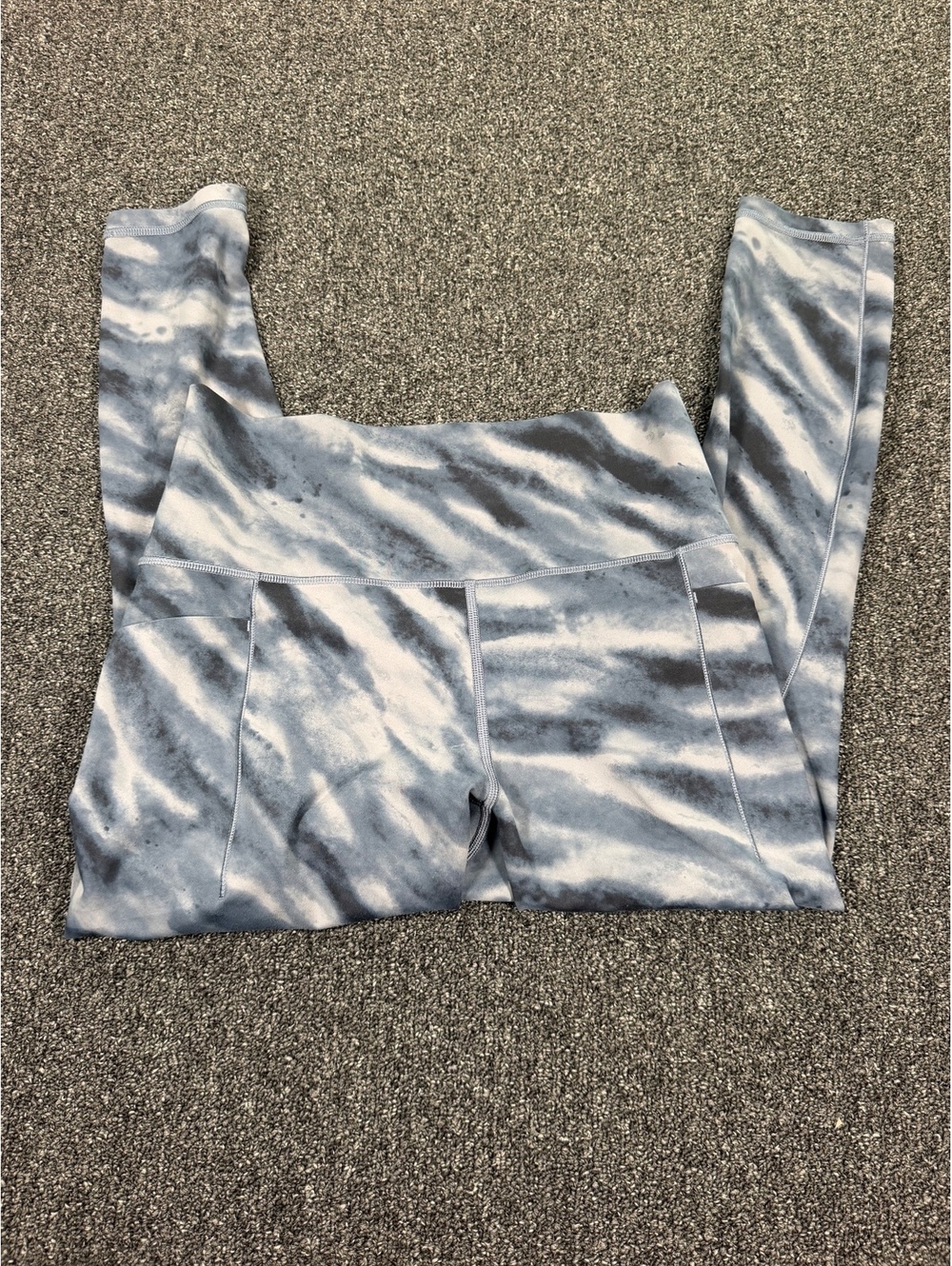 New Athleta Medium High-Rise Leggings with Side Pockets in Gray Tie-Dye